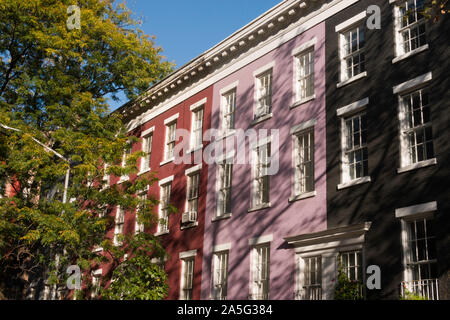 Verniciato colorato pietre marroni sulla MacDougal Street nel Greenwich Village di New York, Stati Uniti d'America Foto Stock