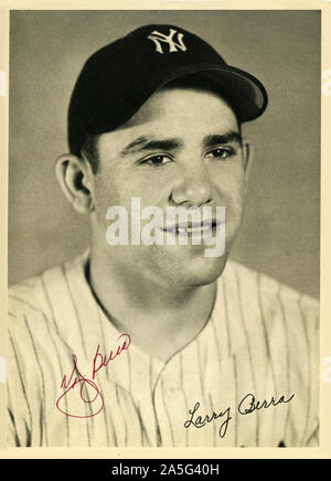 Vintage firmato foto in bianco e nero di nuovo Yankee Hall of Fame giocatore di baseball Yogi Berra. Foto Stock