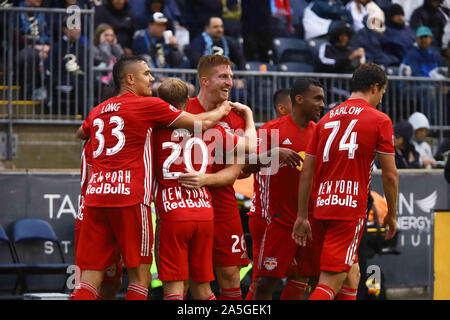 Chester, PA, Stati Uniti d'America. Xx oct, 2019. New York Red Bulls Defender TIM PARKER (26) celebra il suo obiettivo per la seconda metà di un Audi 2019 Major League Soccer Cup playoff match tra il terzo seme Unione di Philadelphia e il sesto seme New York Red Bulls Domenica, 20 ott. 2019, a Talen Energy Stadium di Chester, PA. Credito: Saquan Stimpson/ZUMA filo/Alamy Live News Foto Stock