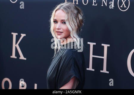 (FILE) Jennifer Lawrence sposa Cooke Maroney. Jennifer Lawrence e Cooke Maroney legato il nodo sabato notte a Belcourt di Newport, una spettacolare Rhode Island mansion. Tra gli ospiti erano Ashley Olsen, Kris Jenner, pietra della Emma, Corey Gamble, Cameron Diaz, Nicole Richie e Sienna Miller. HOLLYWOOD e LOS ANGELES, CALIFORNIA, STATI UNITI D'America - 04 giugno: attrice Jennifer Lawrence indossando un abito di Dior e gioielli Niwaka arriva a Los Angeles Premiere del XX Century Fox 'Dark Phoenix" tenutasi presso la leva TCL Chinese Theatre IMAX il 4 giugno 2019 a Hollywood e Los Angeles, California, Stati Uniti. ( Foto Stock