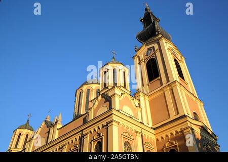 La parte superiore della Cattedrale ortodossa della Natività della Theotokos, situato in Trg Oslobodenja (Piazza Liberazione), Sarajevo, Bosnia ed Erzegovina. Foto Stock