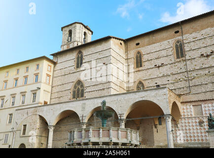 Perugia Piazza IV Novembre con il Duomo e la Fontana Maggiore, Umbria, Italia. Foto Stock