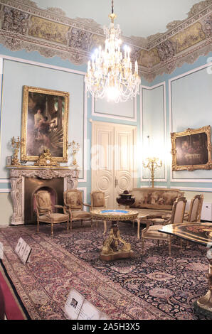 IRAN, RAMSAR - 29 settembre, 2019: interno della sala principale a Ramsar Palace (Marmar Palace), residenza estiva di Reza Shah e poi da suo figlio Mohammad Foto Stock