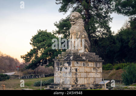 Il Leone di Amphipolis è il IV secolo A.C. tomba scultura in Amphipolis di Macedonia.it è stato istituito in onore di Laomedon di Mytilene. Foto Stock