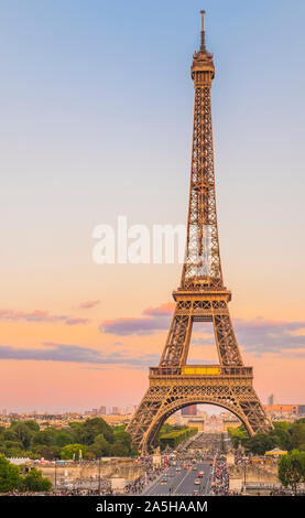 Torre Eiffel al tramonto Foto Stock