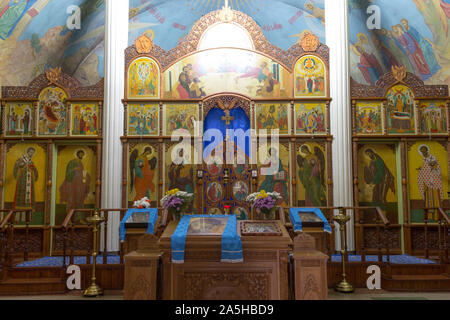 Novyi Svet, Donetsk regione, Ucraina - Ottobre 06, 2019 anno. L'iconostasi e la verniciatura della parte interna del tempio in onore di Kazan Icona della Foto Stock