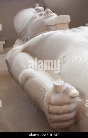 Egitto, Memphis, primo piano della statua del faraone Ramses II nel museo a Memphis. Foto Stock