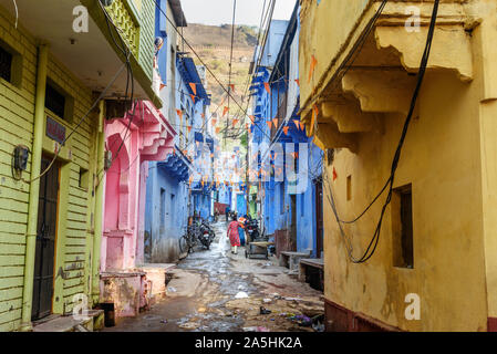 Bundi, India - 19 Febbraio 2019: su strada nella città vecchia di Bundi. Il Rajasthan. India Foto Stock