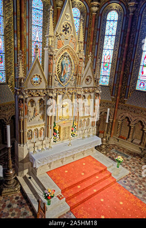 Budapest, Ungheria. Il 16 agosto, 2019. La Chiesa dell'assunzione del Castello di Buda, più comunemente conosciuta come la Chiesa di Mattia (Matyas-templom). Foto Stock