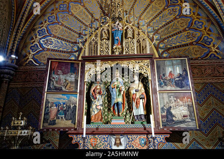 Budapest, Ungheria. Il 16 agosto, 2019. La Chiesa dell'assunzione del Castello di Buda, più comunemente conosciuta come la Chiesa di Mattia (Matyas-templom). Foto Stock