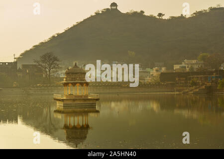 Nawal Sagar Lago di Bundi. Il Rajasthan. India Foto Stock