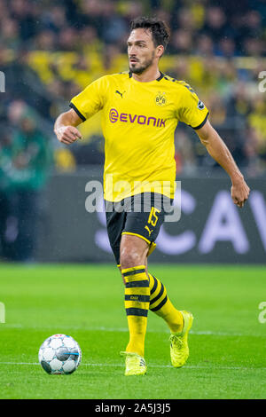 Dortmund, Deutschland. Xx oct, 2019. Mats HUMMELS (DO) con sfera di azione singola con sfera, azione a figura intera, ritratto, calcio prima Bundesliga, ottava giornata, Borussia Dortmund (DO) - Borussia Monchengladbach (MG) 1: 0, su 19.10.2019 a Dortmund/Germania. € | Utilizzo di credito in tutto il mondo: dpa/Alamy Live News Foto Stock