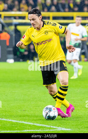 Dortmund, Deutschland. Xx oct, 2019. Nico SCHULZ (fare) con sfera di azione singola con sfera, azione a figura intera, ritratto, calcio prima Bundesliga, ottava giornata, Borussia Dortmund (DO) - Borussia Monchengladbach (MG) 1: 0, su 19.10.2019 a Dortmund/Germania. € | Utilizzo di credito in tutto il mondo: dpa/Alamy Live News Foto Stock
