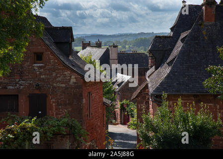 Bel villaggio di Collonges la rouge nella Correze area in Francia Foto Stock