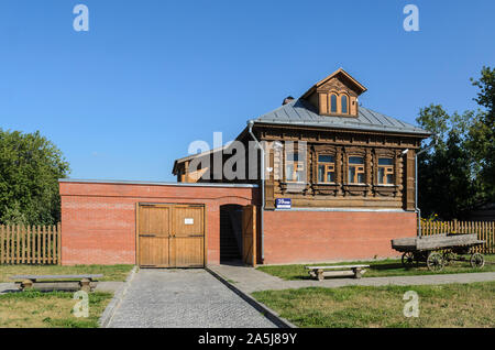 MOSCA, RUSSIA - LUGLIO 26 2014: Casa rustica in legno - il campione di architettura russa in legno Foto Stock