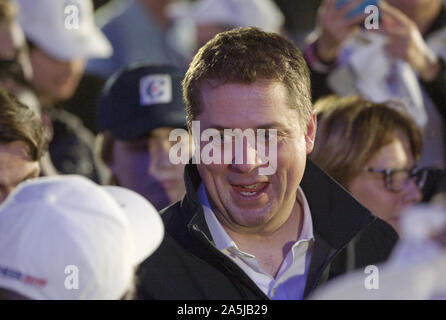 Richmond, Canada. Xxi oct, 2019. Conservatore canadese leader del Partito Andrew Scheer parla di costituenti in un rally a Richmond, British Columbia, 20 ottobre 2019 durante l ultimo giorno dell elezione federale di campagna elettorale. Il giorno delle elezioni è domani, 21 ottobre, 2019. Foto di Heinz Ruckemann/UPI Credito: UPI/Alamy Live News Foto Stock