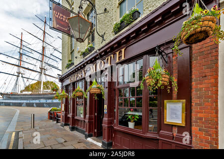 LONDON GREENWICH CUTTY SARK CLIPPER E IL GIPSY MOTH PUBLIC HOUSE Foto Stock