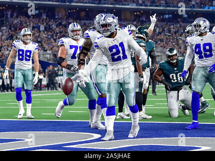 Ottobre 20th, 2019:.Dallas Cowboys running back Ezechiele Elliott (21) celebra dopo precipitando nella zona di estremità durante un'NFL partita di calcio tra Philadelphia Eagles e Dallas Cowboys di AT&T Stadium di Arlington, Texas. .Manny Flores/CSM Foto Stock