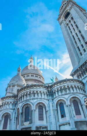 Basilica del Sacre Coeur, a basso angolo di visione Foto Stock