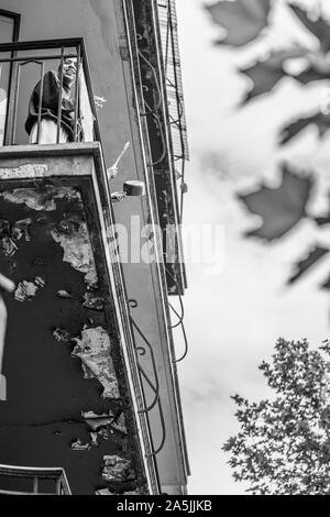 Casseruola, persone che colpiscono padelle a Santiago. L'esercito cileno uscì per le strade per sciogliere la gente alle manifestazioni di "eludere" nelle strade Foto Stock