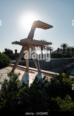 Il vuoto di Funtanazza complesso di hotel piscina trampolino, un abbandonato in disuso mining company hotel sulla Costa Verde costa Sardegna Italia Foto Stock