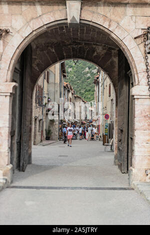 Dettaglio della entrata principale della città fortificata - Villefranche-De-Conflent town, Pirenei orientali, Francese della Catalogna, Francia Foto Stock