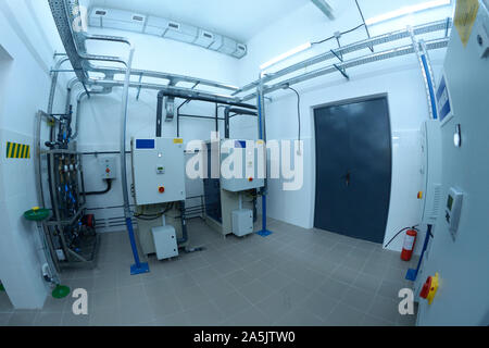 Unità di elettrolisi impostato nella hall dell'acqua di disinfezione presso la stazione di pompaggio Foto Stock