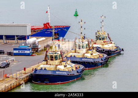 Rimorchiatori ormeggiata presso il terminale di grano, Southampton Docks, Hampshire, Regno Unito. Foto Stock