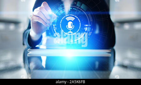 Il riconoscimento vocale di ricerca e controllo il simbolo del microfono su schermo virtuale Foto Stock