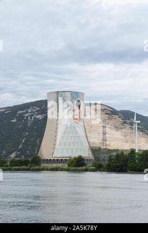 Cruas Centrale Nucleare sul fiume Rodano, Francia. Foto Stock