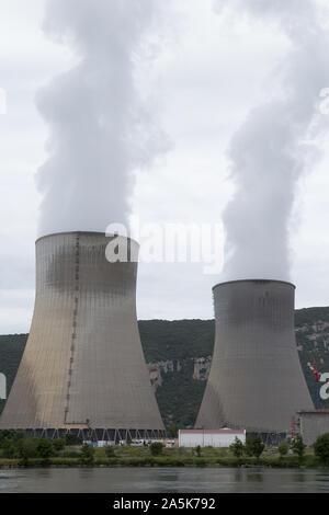 Cruas Centrale Nucleare sul fiume Rodano, Francia. Foto Stock