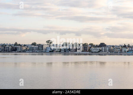 Mission Bay all alba di una mattina di ottobre. San Diego, CA. Foto Stock