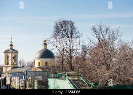 Chiesa della Santa Trinità al Sparrow Hills, precedentemente denominata Colline Lenin a Mosca, in Russia. Foto Stock