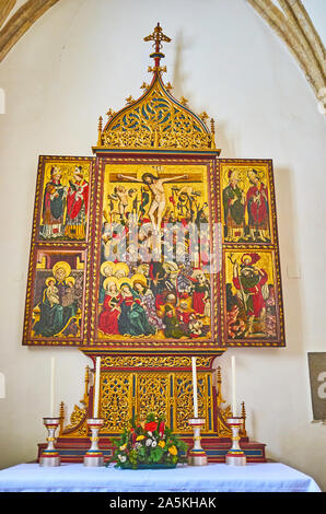 HALLSTATT, Austria - 25 febbraio 2019: Il asmall pala d altare di Maria am Berg Chiesa Parrocchiale con modelli intagliato, dorato e icone, il 25 febbraio in H Foto Stock