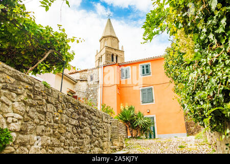 Croazia, Istria, bella e antica chiesa nel centro della vecchia città storica di Labin Foto Stock