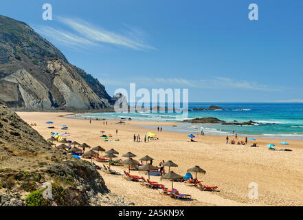 Praia do Castelejo surfers beach, la Costa Vicentina, Algarve, PORTOGALLO Foto Stock