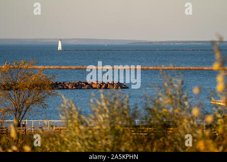 Vista la Ashland frangionde faro sul Lago Superiore nel Wisconsin Foto Stock