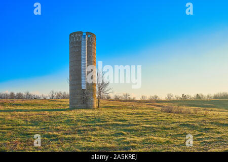 Vecchio Silo a Sunrise. Foto Stock