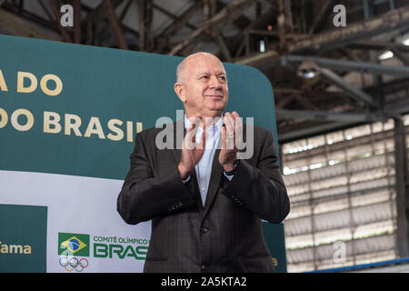 SÃO PAULO, SP - 21.10.2019: APRESENTAÇÃO SUPERLIGA DE VÔLEI 19/20 - Gol presenta la pallavolo Superleague stagione 2019/2020. L'ex giocatore Bernard Rajzman era uno dei presentatori. La manifestazione si è svolta nella mattinata di lunedì, 21 ottobre, a Gol hangar, all'Aeroporto di Congonhas in São Paulo. (Foto: Van Campos/Fotoarena) Foto Stock