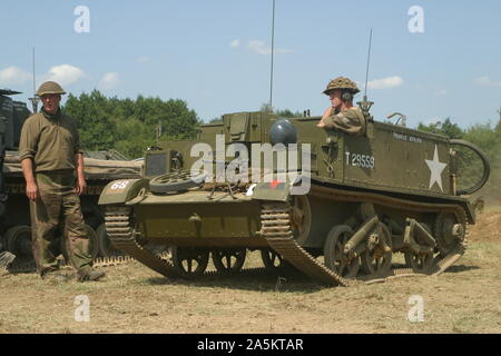 Il British Universal Carrier è una luce di fanteria cingolati portante e il trattore per il traino di cannoni anticarro usati nella seconda guerra mondiale. Foto Stock