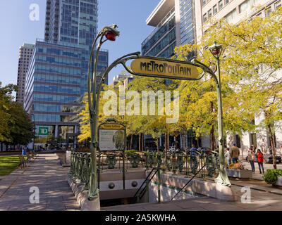 Art Nouveau entrata a Piazza Victoria OACI la stazione della metropolitana di Victoria Square, Montreal, Quebec, Canada Foto Stock