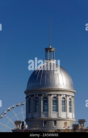 Cupola delle Marche Bonsecours di mercato con la Grande Roue de Montreal ruota panoramica Ferris in background, la Vecchia Montreal, Quebec, Canada Foto Stock