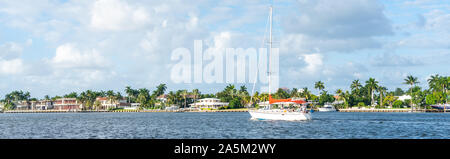 FORT LAUDERDALE, FLORIDA - Settembre 20, 2019: Panorama di palazzi in Fort Lauderdale Foto Stock