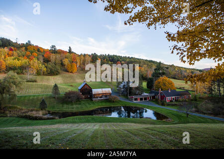 Scenario autunnale e fogliame in Vermont il famoso di Sleepy Hollow Farm. Foto Stock