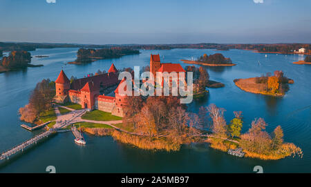 Bellissimo paesaggio drone immagine del Castello di Trakai Foto Stock