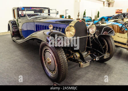 Francoforte, Germania - Settembre 2019: Nero Blu Scuro Bugatti Royale tipo 41 Coupe 1927 1933, IAA International Motor Show Auto fieristico. Foto Stock