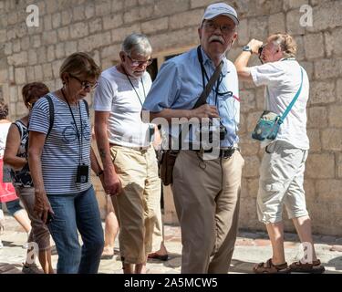 Montenegro, Sep 18, 2019: turisti per le strade di Cattaro Città Vecchia Foto Stock