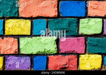 Verniciato colorato di simulazione di un muro di mattoni sfondo Foto Stock