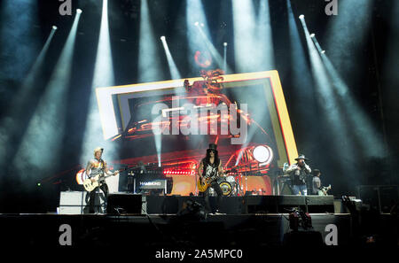 Ottobre 21, 2019, Tijuana, Baja California, Messico: la rock band Guns N' Roses si esibisce dal vivo sul palco durante un concerto a loro la non in questa vita Tour al Estadio Caliente. (Credito Immagine: © KC Alfred/ZUMA filo) Foto Stock