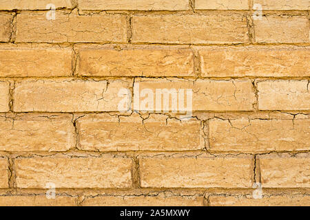 Adobe muro di mattoni strutturali ancestrale elemento architettonico fatto di terra con grande caratteristiche isolanti Foto Stock